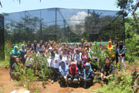 “Wisata Pendidikan” Siswa SDN Taman Pagelaran Mengunjungi Penangkaran Satwa DKSHE Fahutan IPB